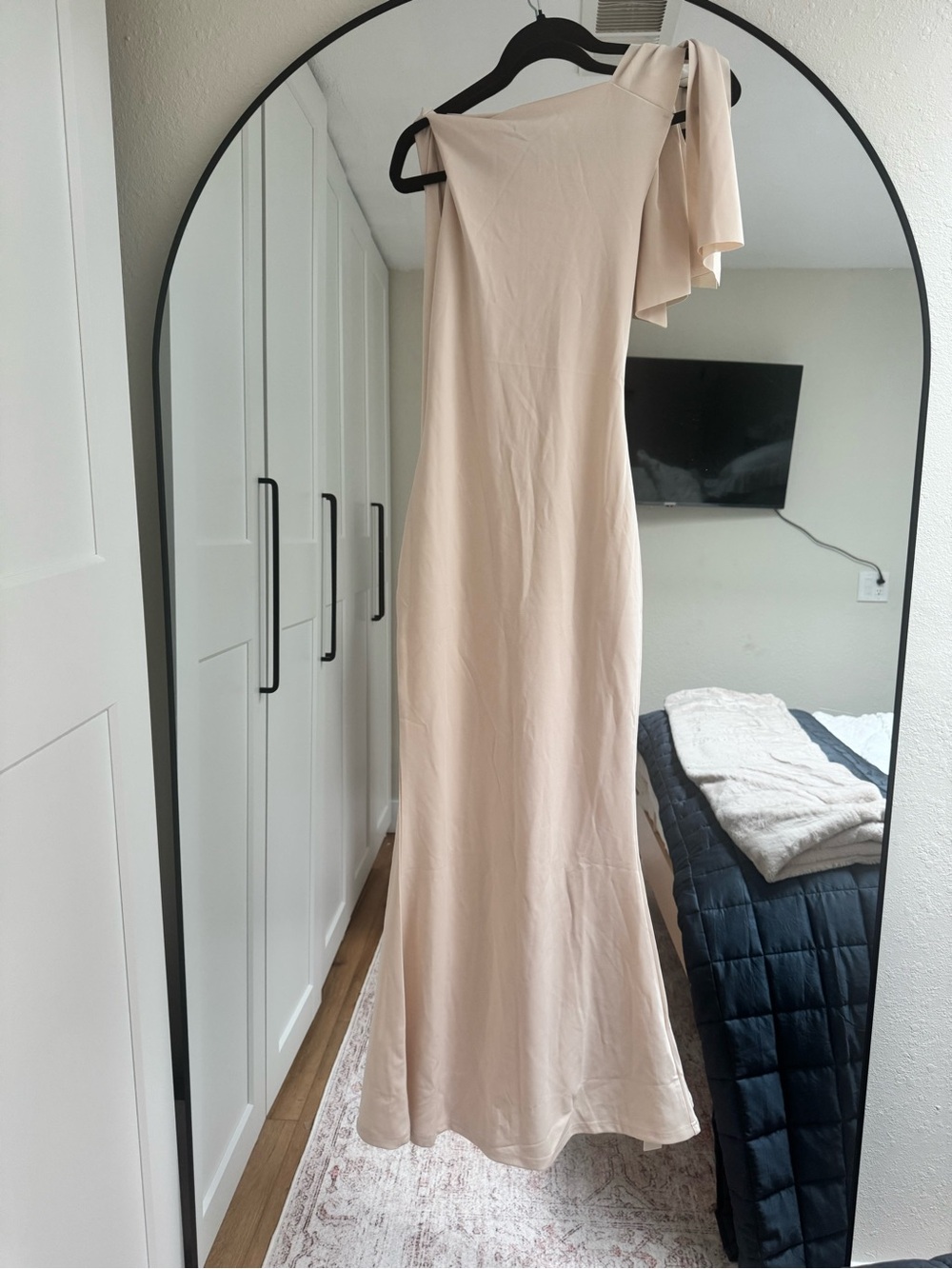Elegant Commense One-Shoulder Cream Evening Gown in XS